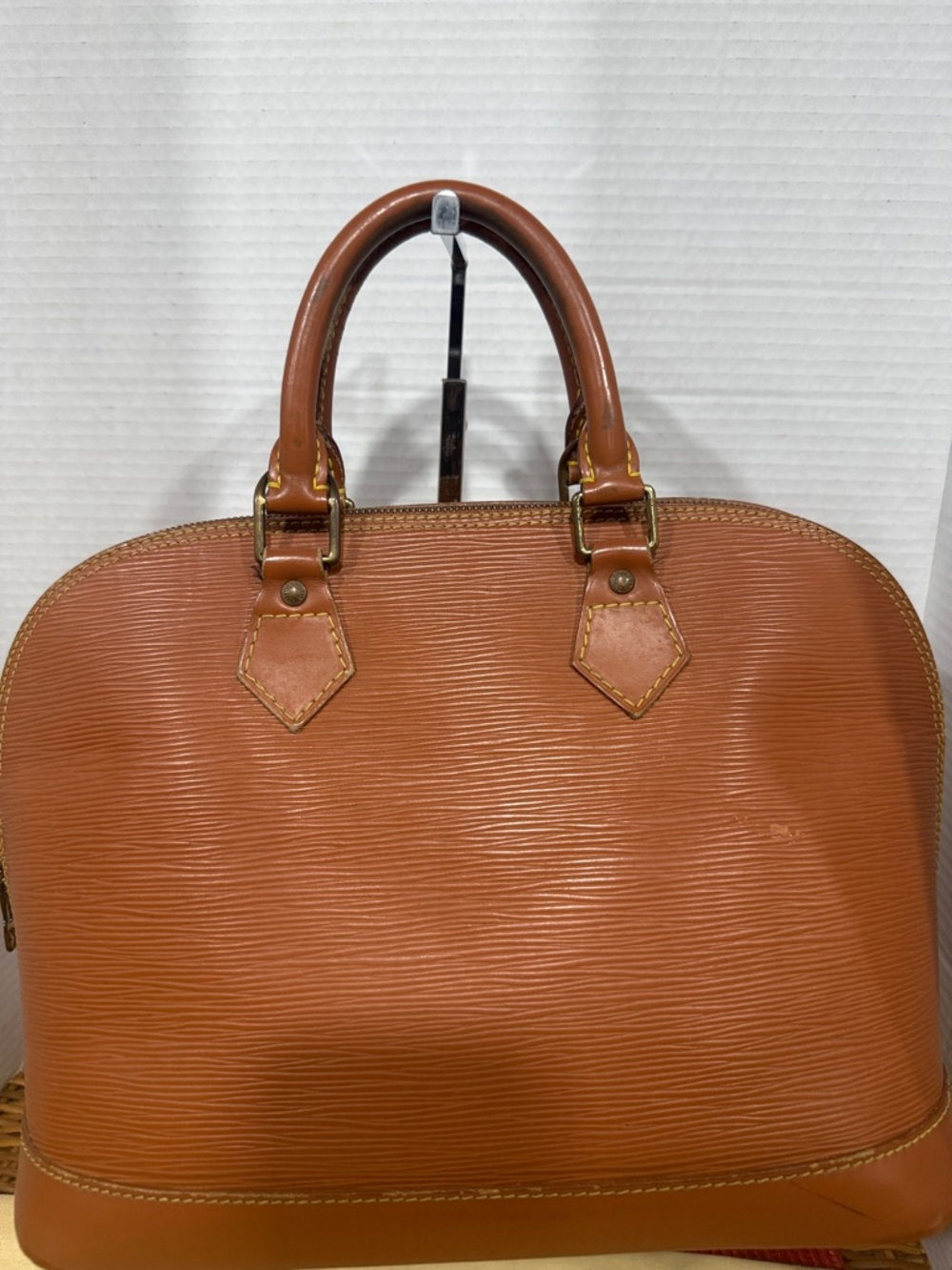 Louis Vuitton Tan Epi Alma Satchel W/Dustbag - Picture 5 of 11